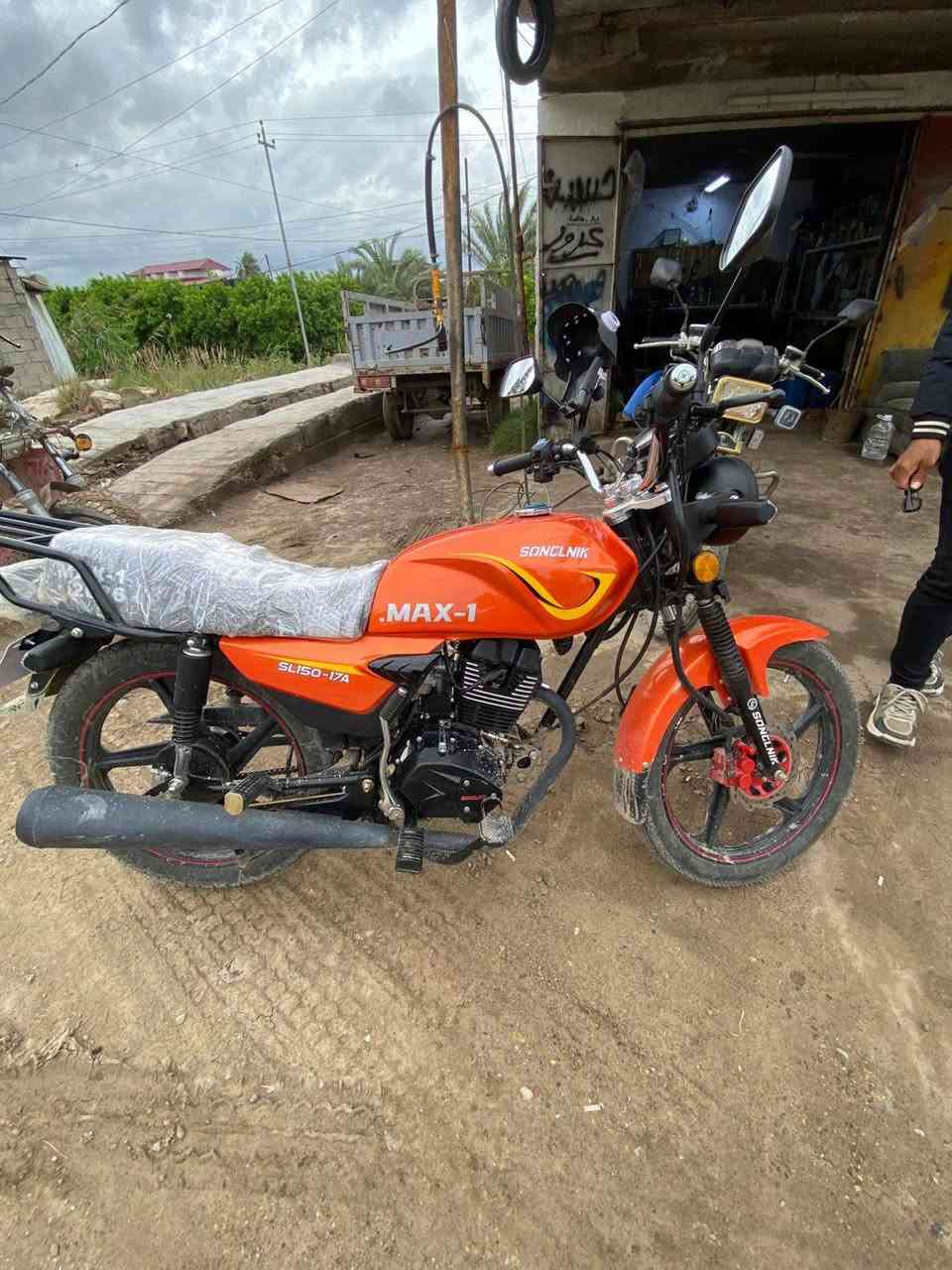 سلام عليكم
دراجه للبيع 
دايوان موديل 25
نضافه 100%
كلها شغاله صار شهرين من نزلتها من الرمبه اوراق كامله
بمليون وبيها مجال حيل قليل
مكانها  بغداد الدوره هورجب 
***********
