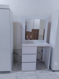 ميز • غرفة نوم • عشرين شراي