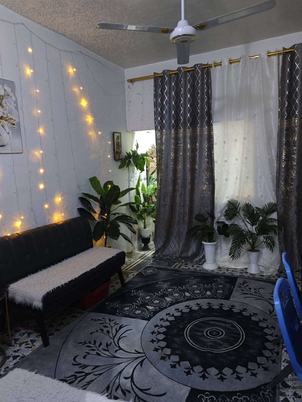 سلام عليكم بيت مساحته 72م لبيع منطقة دوانم قريب ع شارع.. غرفه نوم وحده وحولي كبير وكراج كبير..وسطح ..طابق واحد بناءً بلوك..سقف مسلح ..وسند 25ومضبوط ومابي اي تلاعب..اني صاحب بيت ..البيت بي بئر...يفيد بالصيف وماء صافي ...السعر قفله 40 موقع جميل والفرع مبلط وهادء ..الرقم ***********
