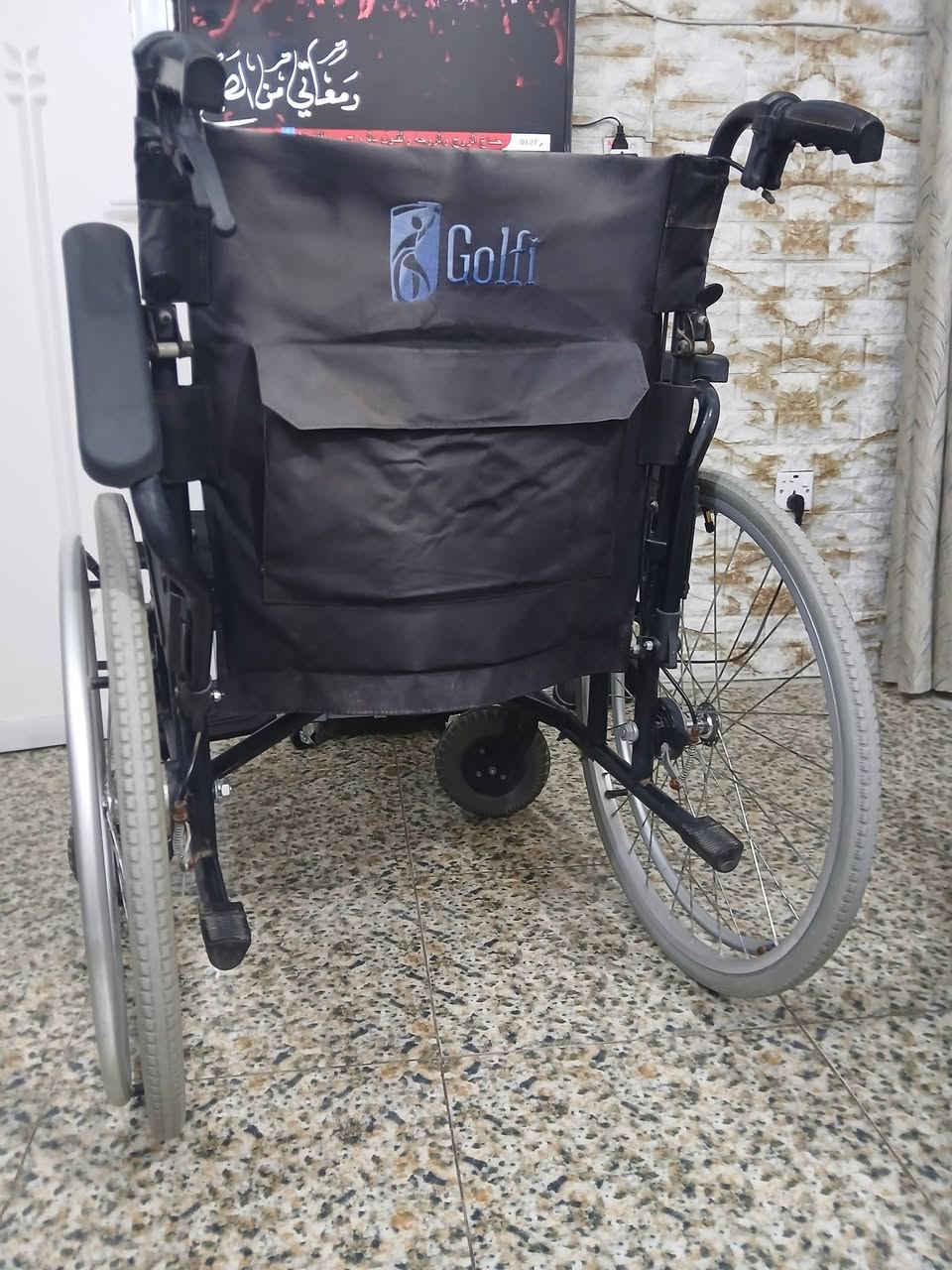 كرسي مستعمل قليل يتحمل وزن ثقيل قياس المقعد ٥٥سم التواصل خاص او وات ساب ***********

