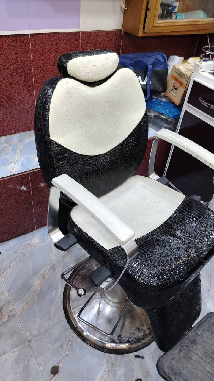 كرسي للبيع السبب عدم التفرغ
السعر ٢٠٠ وبي مجال مكاني ميسان الكحلاء 

***********
