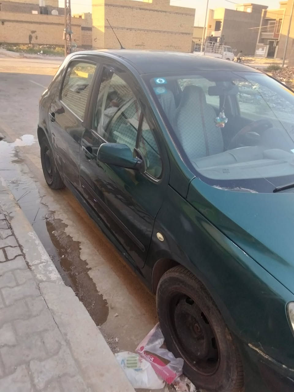 سلام عليكم بيجو فرنسي 307 موديل 2005 سنوية جديدة هزة جديدة السيارة كاملة مكينة و كير مكفولات رقم بغداد باسمي السعر 45 قفل 
الرقم ***********
