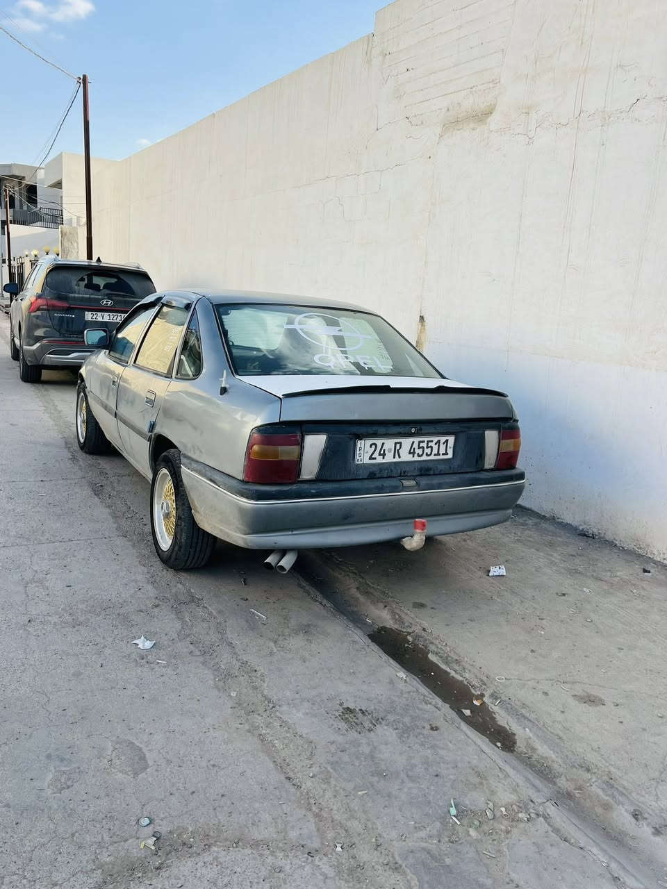 فکترا مديل 93 مەکینە 18  كێر عادی  سەیارەکە تەکسی بووە کراوە بە خسوسی  پێش و پشتی جەمپێکی خەفیفی هەیە بێ مەسروفە و   ئایپات و کامێرەیە سعر 42 و مەجالیشی تێدایە تێدایە
*********** 
***********
