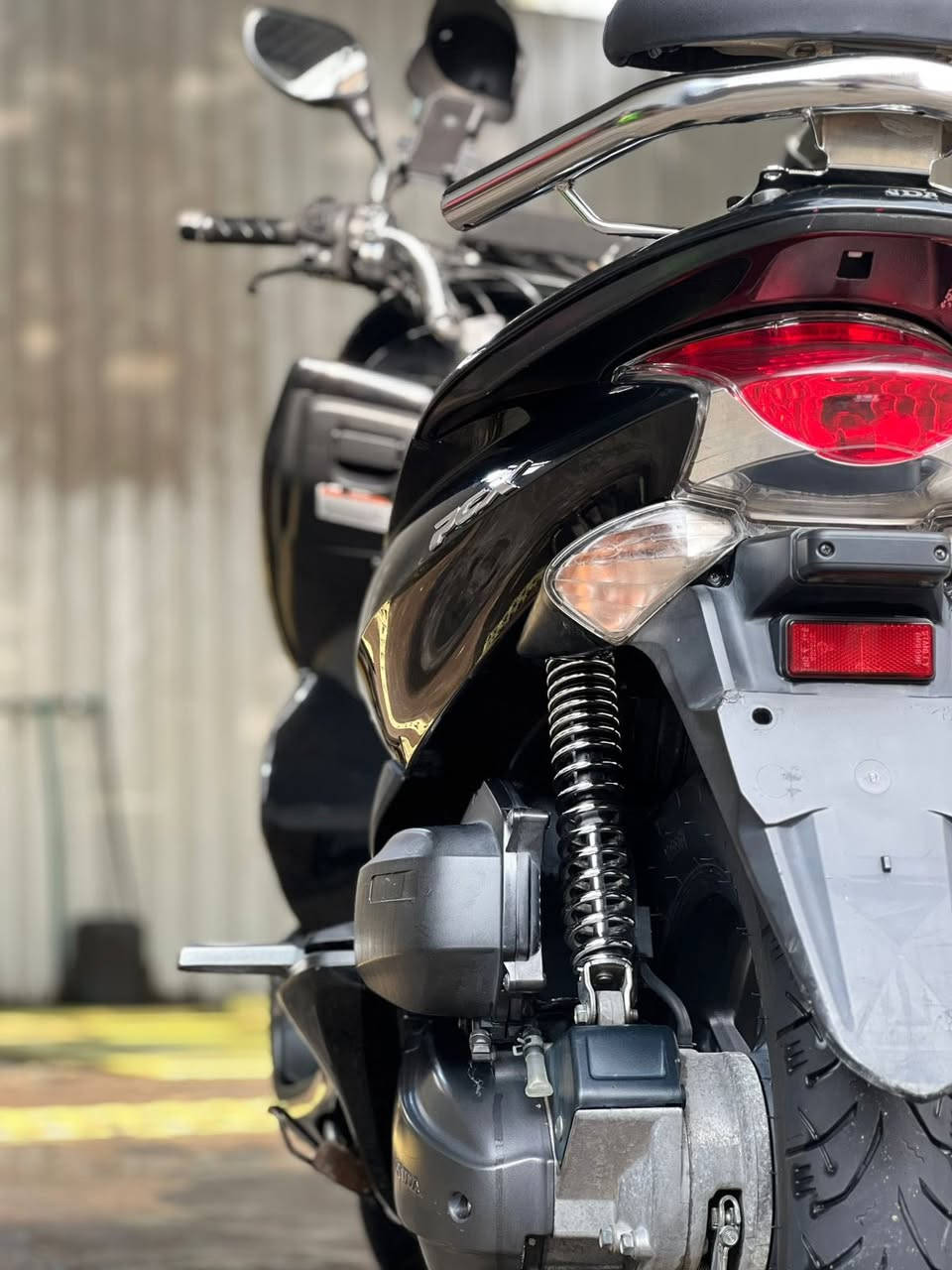 PCX 
نَضيفه جيل أول مكينه 150cc كامله مكمله 
 
حَساس ستان
حَساس بريك 
السـعر للتواصل مـاسنجر او على الرقم ادناه :  
***********

العنوان : الحُريه شارع الرَبيع 📍.
