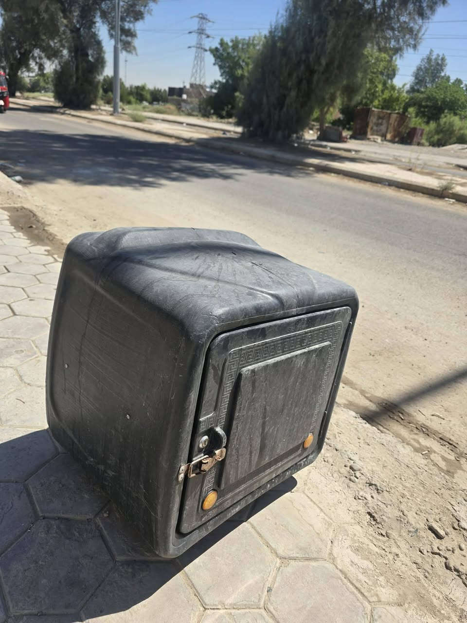 صندوق دلفري للبيع 
متروك اخو الجديد رايده بـ30 وبي مجال بسيط.


**إذا كنت صاحب هذا الإعلان وتريد حذفه لأي سبب، رجاءا أرسل رسالة إلى الدعم الفني**
