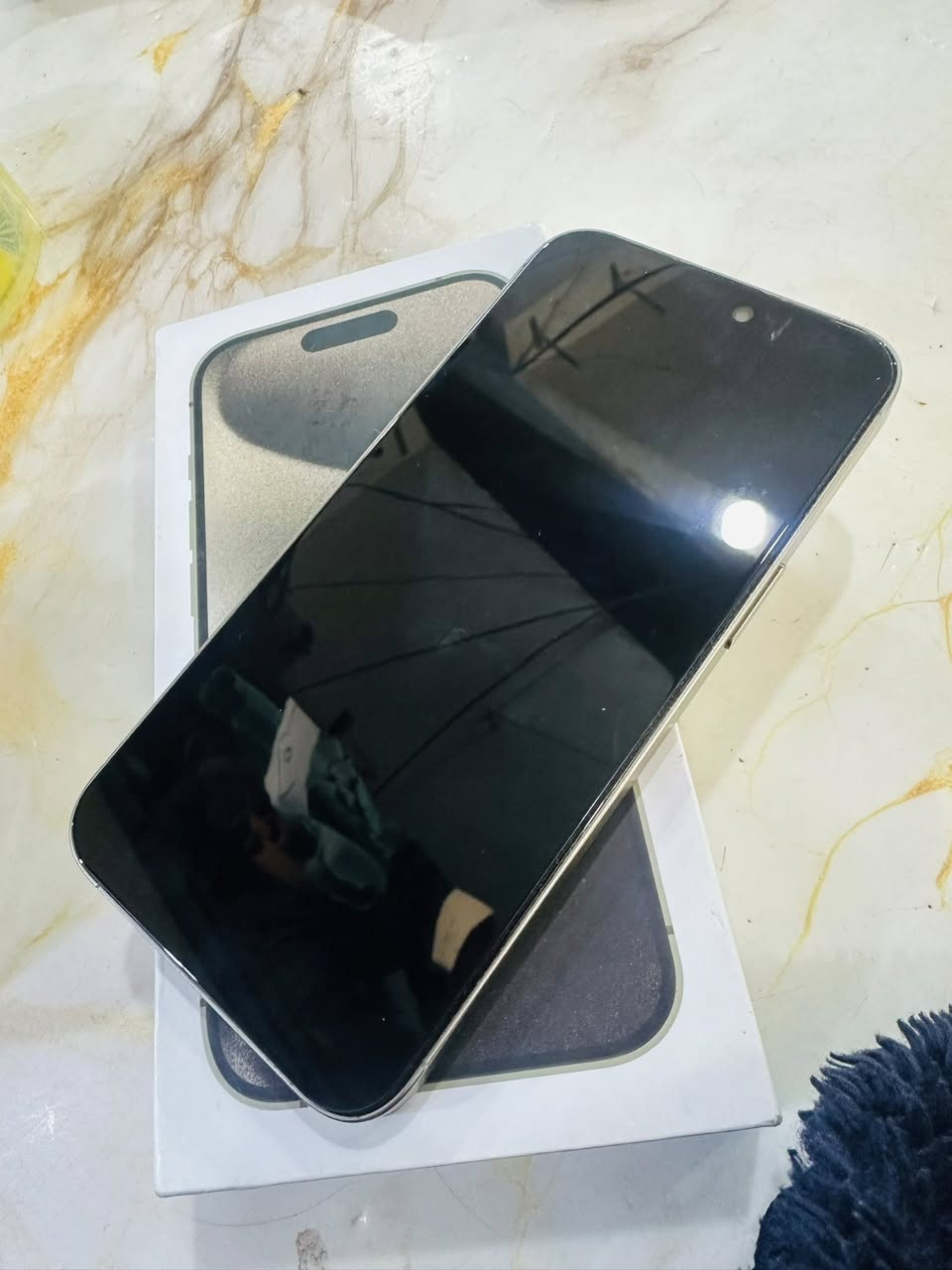 للبيع ايفون 15برو ماكس اماراتي  ذاكرة512 بطارية 100 السعر 150الف للتواصل ***********
