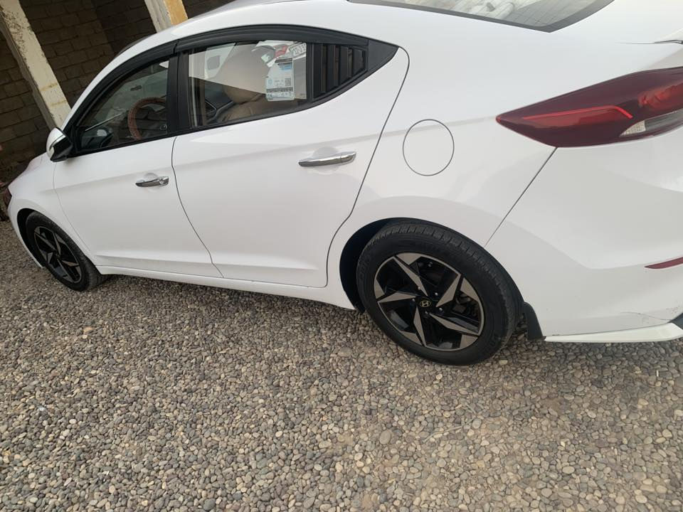 النترة خليجي موديل 2018 رقم سليمانيه   مكفوله كفالة عامة كلين
سياره ماشيه ٢١٥ الف كيلو
‏فتحة سقف 
‏تبريد خلفي امامي
‏اشاير بلمري
حساسات خلفيه
كامرا اماميه‏
تحكم ستيرن
‏شاشة دشبول 
‏كامرة خلفي مكينة 2000سوبر 
‏ السعر ١٥٠ وبيهه مجال 
العنوان صلاح الدين الشرقاط
للاتصال على الرقم ***********‏
