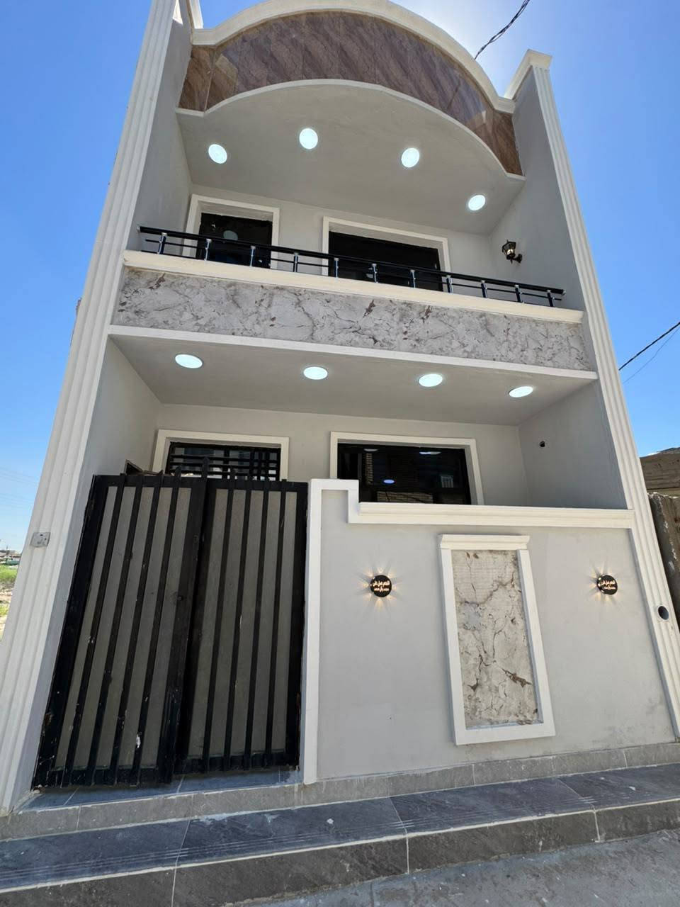 السلام عليكم
🏠#الدارللبيع 80متر واجهيه 5متر نزال 16متر

 طابقين وبيتونه  بناء حديث وتصميم متكامل✨️

 يحتوي البيت. ع[3غرف نوم -استقبال -صحيات عدد2- ومطبخ] البيت شغل درجة اولى✨️

⬅️ مع الخدمات[ماي-كهرباء- تبليط ]✨️

⬅️نوع العقار  طابو زراعي سند 25 اقرار محكمه 

⬅️العنوان #بغداد_الدوره_البوعيثه   
       مجمع العدل الاول 

🔶️السعر جدا مناسب
 
🔴للاستفسار  خاص او الاتصال ع  الرقم 

☎️***********
