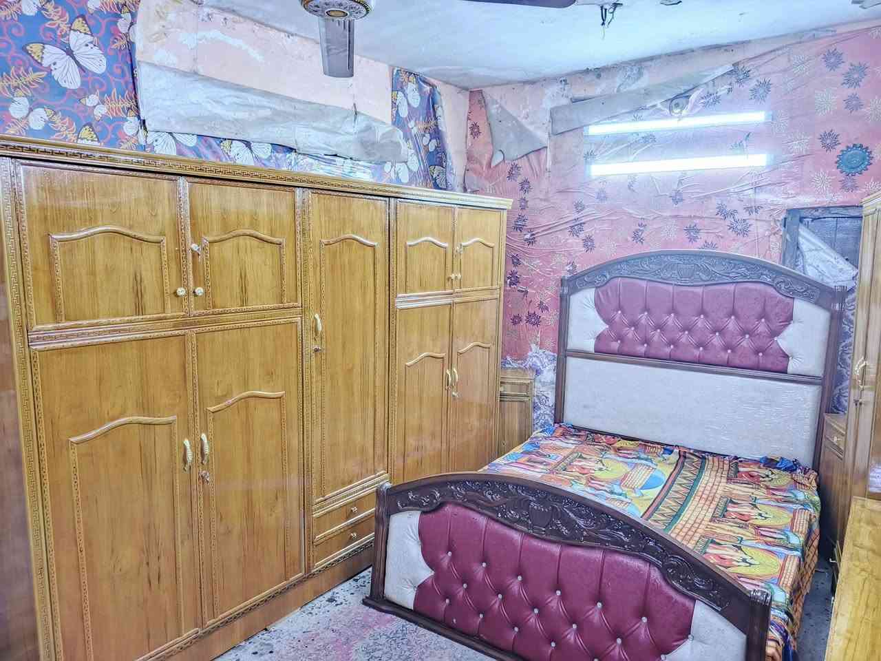 غرفه اخشاب خمس ابواب ملحق للبيع السعر 650صاج الزاويه كنتوريه موديل زان العنوان بغداد وكو توصيل انتصال***********متواجد وتساب
