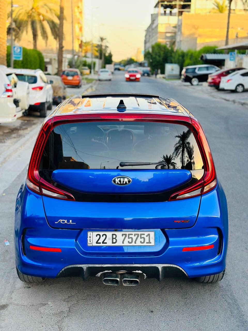 سلام عليكم 
للبيع السياره 

كيا سول GT-Line توربو 2020 💙
أعلى فئة بالسول، نظيفة كلش وماشية فقط 28 ألف ميل.

المواصفات:
 • محرك 1600 توربو
 • گير أوتوماتيك دبل كلتش
 • فتحة سقف
 • تشغيل بصمة
 • كاميرا 360 درجة (دوّارة)
 • شاشة كبيرة 10.25 إنش تدعم Apple CarPlay وAndroid Auto
 • لايتات زينون + إشارات LED + لايت خلفي LED + إشارات بالمرايا
 • ستيرن رياضي D
 • مسند وسطي خلفي
 • كشن السائق كهربائي
 • شحن وايرلس للموبايل
 • نظام صوتي هارمن كاردون 640 واط – 10 سماعات + مضخم صوت (ساب ووفر) في الصندوق
 • تدفئة للكشنات + تدفئة الستيرن (هيتر)
 • مثبت سرعة
 • شاشة عرض معلومات القيادة (Head-Up Display) 8 إنش
 • دبل إكزوست (مزدوج)

ملاحظة:
الحادث موضح بالصور – فقط قطعة وحدة مصبوغة.

رقم أربيل
الموقع: بغداد، زيونة
السعر: 145 ورقة بيها مجال بسيط 

للاستفسار التواصل على الخاص او الاتصال على الرقم:
0780 162 5193
***********
0775 533 2006
