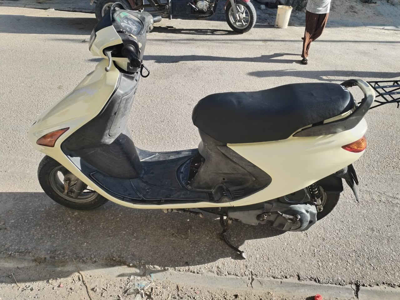 سلام عليكم دراجه فراشه مال حاويه مكينه مافتوحه شلعه ومعدل خير من الله نضافه ميه بل ميه كوله وضع بلاد كهربائيات كله شغاله تخم تاير جديد السعر 550وبيها مجال حك الجيه العنوان نجف الرقم ***********
