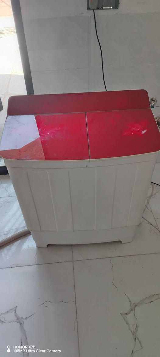 للبيع غساله ١٠ كيلو نوع رويال شغاله ونظافه تجفيف وغسل السعر ٣٥ مكان القادسيه الاتصال***********
