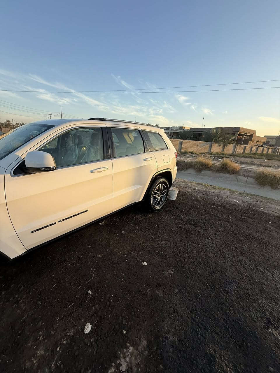 بسم الله الرحمن الرحيم 
سلام عليكم ورحمة الله وبركاته 

سياره جيب كراند شيروكي للبيع 

فئه الاريدو

مواصفات السياره 

مكينه سته 6️⃣ سلندر ٣٦٠٠

فتحه سقف 

بصمه

تحكمات  ستيرن 

شاشه وصطيه 

لدات نهاريه 

حساس امامي 

حساس خلفي

خمسه 5️⃣ وضعيات قياده

دفع رباعي 4️⃣ 

كشنات كهرباء 

تبرين  قطعتين

زراق عله الآيتات

كشنات حظن جلد

ملاحظة 📝 ❌❌(((((السياره خليجيه)))))

السياره موديل ٢٠٢٠

ملاحظة 📝 ❌❌(صبغ دعاميه خلفيه +صبغ دعاميه اماميه )

سعر السياره ٢٨٥

رقمي.      ***********
