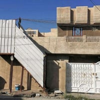 دار للبيع العنوان الشرطه الخامسه سويب المساحه 150متر طابقين يتكون من غ...