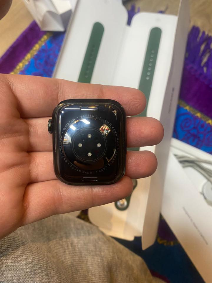 ⌚ Apple Watch Series 7 | للبيع
المواصفات:
• الموديل: الجيل السابع (Series 7).
• الحجم: 45mm (الحجم الأكبر).
• اللون: زيتوني مميز جداً (Olive Green).
• نسبة البطارية: 81% 🔋.
• الحالة: نظيفة جداً و "مامفتوحة" نهائياً (بشِد البلاد).
المرفقات:
• الكرتون الأصلي.
• سير الوكالة الأصلي (نفس لون الساعة).
• كامل ملحقاتها الأصلية.
💰 السعر: 250 ألف دينار.
للاستفسار واتساب ***********
