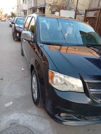 للبيع دوج كرفان أسود حادثه بسيط بالمنشور تخم تايرات باتري جديد الصدر ٨...