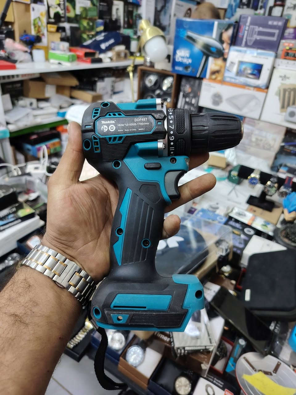 مكيته مفرغ
اليفيده يطي بي سعر
***********
