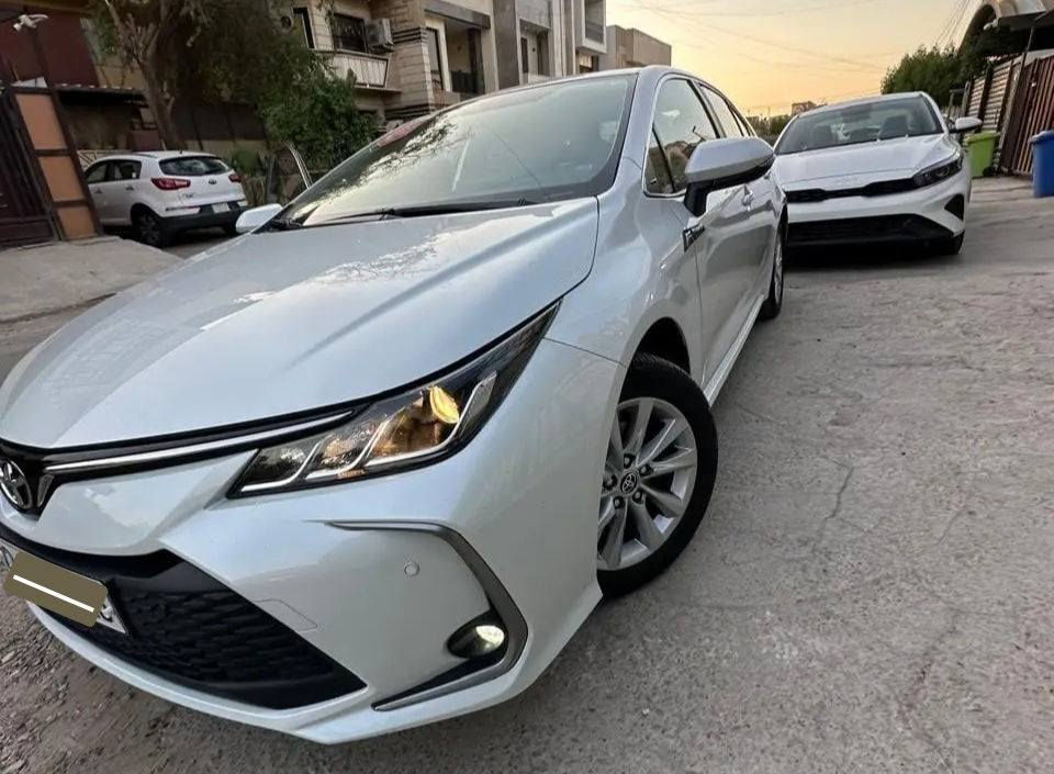 #ياباني_اصلي 🔥
تويوتا كورلا 2025 خليجي 
ضمان ساز  شركه SAS ✅ 🟥
فول مواصفات فتحة سقف....  1/1
حجم المكينة : 1800 بنزين
بصمة تشغيل 
دخول ذكي 
عداد 500 متر فقط 
تبريد قطعتين 
شاحن لاسلكي وايرلس 
تحكم ستيرن 
مثبت سرعة 
شاشة 
كاميرا خلفي
جنح خلفي بلادي 
حساس امامي خلفي 
ويلكب كروم 
مري شفط 
مري كروم اسود 
اشارة بالمري 
لايت لد 
صيانة مجانية 40 الف او سنتين 

مكان السيارة بغداد 
رقم صاحب السيارة 
***********

السعر :: اطلبه بالتعليقات يصلك خاص 📩

#ادارة_الصفحه ⚡

ملاحظه / 🔴
مدير الصفحه غير مسؤول عن بيع وشراء واصوليات السياره نحن صفحه لعرض السيارات فقط.
