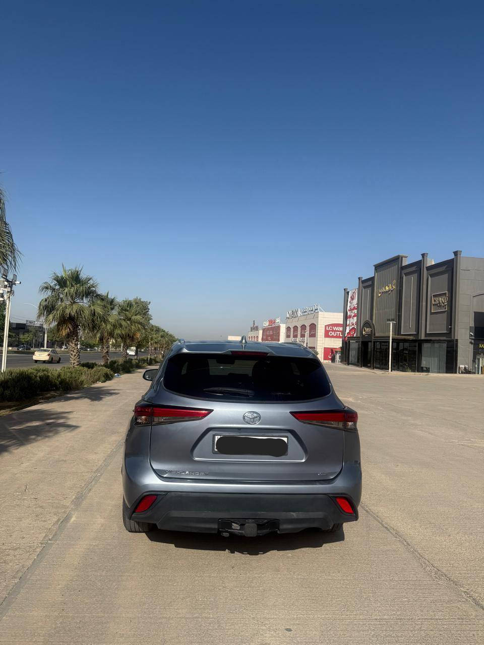 ‏ TOYOTA HIGHLANDER, XLE
تويوتا هايلاندر موديل 2021  وارد امريكي. 

الضرر تبديل صندوق خلفي مع تعديل وصبغ جاملغ خلفي يسار.  بدون ايرباگ. رقم الشاصي والتقرير مرفق مع الصور. 

ماشية 98 الف كم 

محرك ستة سلندر بانزين

_بصمة

_سلايد

_كشنات جلد 

_كشنات تدفئة امامي 

_كشنات كهرب جهتين 

_صندوك كهرب 

_رادار امامي 

_رادار بالمري 

_تبريد منفصل

_ثلاث قطع تبريد

_سبعة راكب 

‏_auto hold 

_ثلاث وضعيات قيادة 

_هندبريك بصمة

_كروز سرعة

_مثبت مسار 

وباقي مواصفات XLE المعروفة 

السيارة مرقمة اربيل وموجودة في اربيل.


**إذا كنت صاحب هذا الإعلان وتريد حذفه لأي سبب، رجاءا أرسل رسالة إلى الدعم الفني**