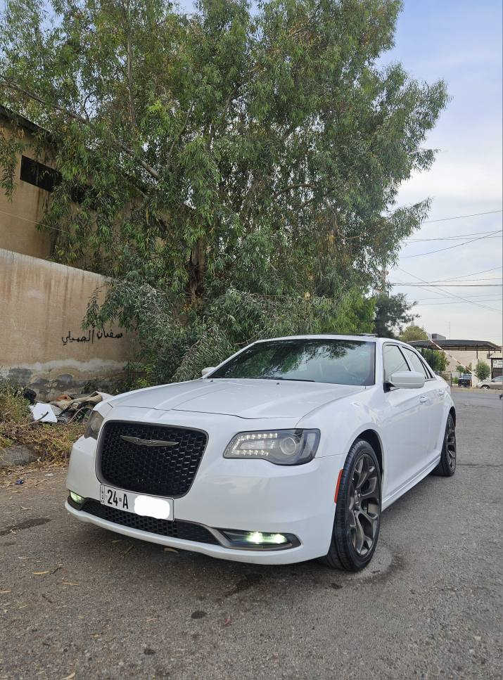 سلام عليكم اخوان 
كلايزر موديل ٢٠١٨ مواصفات S GOLD EDITION.  سيارة بدون صبغ بدون حادث بي كم مكانات PDR . باقي سيارة كفالة 
وارد كندي . سونار موجود.  داخل عراق كلين تايتل.  مواصفاتها : بانوراما.  ويلات و جمبر كولد . سماعات بيتس.  شاشة كبيرة . كاميرا. كشنات جلد و كهربائي.  بعد هواية مواصفات معروفة.....
ماشي ١٠٧ الف حقيقي. رقم شمالي(دهوك). سنوي و هزة و كلشي جديد.  تحويل ثاني يوم 
سعر ٢٧٥٠٠$ 
مكان سيارة اربيل 
0750 052 1941 أربيل, العراق
