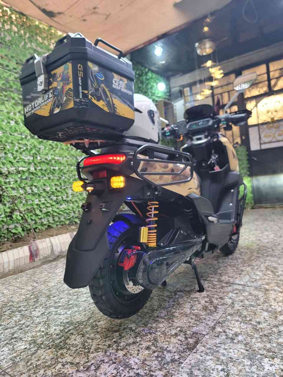 السلام عليكم..دراجه اباتشي...زيروو..غير مستخدم استيراد  حيدر النيار...وينلي...السرعه 100.k..الفعلي مع الوزن .90.k..عدد البطاريات. 6.مسطره وكالة وينلي ..الملف 3500.w... عدد التحويلات ..1..2..3..4..R...اطارات جبلي ..قياس 12...تشغيل بصمه..سويج ..وكارت...شلعه بطناش شرط الفحص...الدراجه (زيروو..زيرو..زيروو) غير مستخدم..شاحنه اصليه تدعم الشحن السريع والأيقاف الذاتي...وصل المعرض بيه..السعر ( مليون و50) فقط..السعر قفل ....مكاني بغداد الشعب...الشراي يتصل..***********...واتساب متوفر...
