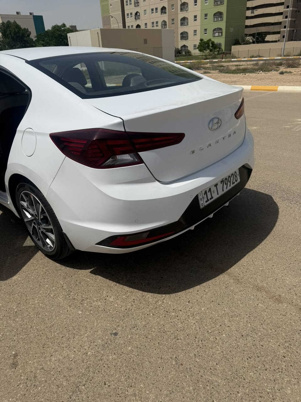 السلام عليكم
النترا 2019
محرك 2000
فول مواصفات عدا البصمة
حساس خلفي
كامرة خلفية
بانوراما
تبريد ثلج

ضربتها بارد بالجاملغ الخلفي جهة السايق
وخدوش بالبنيد مصبوغ كامل

السعر 160 وبيها مجال 
***********
