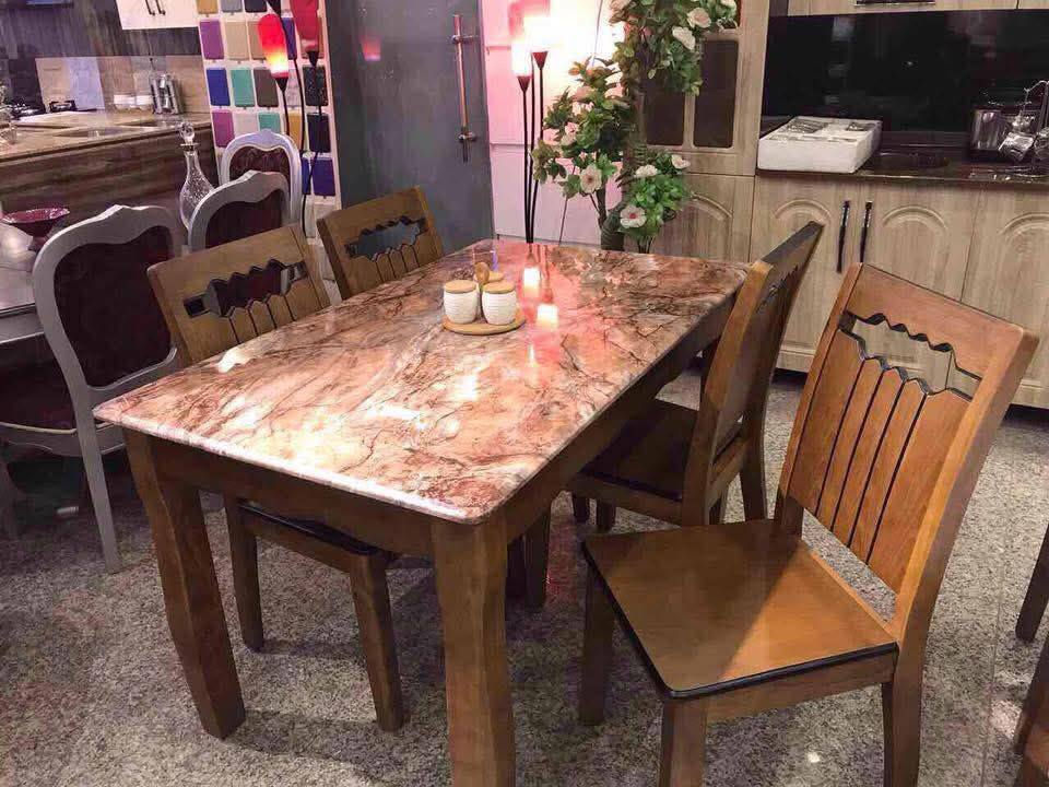 طاولة طعام 
خشب ومرمر تقيل 
اربع كراسي خشب بالكامل
نظيف جدا بدون اي عيوب 
المكان البصرة
السعر : ٣٥٠ الف
***********
