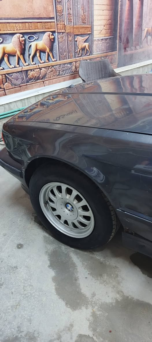 سلام عليكم بيئم موديل 91اصل بليته وسنويه 525رقم بغداد نكليزي هزه جديده مداور ثاني يوم سياره حلوه جاهزه كهرباياتها خير من الله كير مكفول مكينه بدايه تنقيص مسكر عدل كير عادي فول مشي خير من الله بديها يرادله ترتيب شوي صور واضحه دواخلها حلوه فقط بطانه لسايق تعبانه مكاني حله سعر33بيه مجال قليل كلش للستفسار ***********
