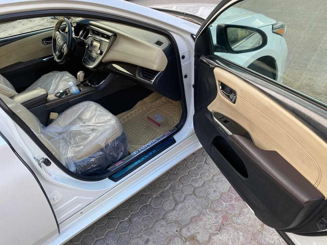 السلام عليكم
افلون موديل 2013 لمتد 
رقم بغداد انكليزي بااسمي 

كشن تدفئه تبريد 
تبريد ثلج 

فتحة سقف 

كشن خزن 

لايت زنون 

برده خلفيه 

كير محرك بشرط 

انظمة قياده اسبورت وايكو ونورمل 

العنوان الانبار الحبانيه 

السعر 165 وبيها مجال 

***********

***********
