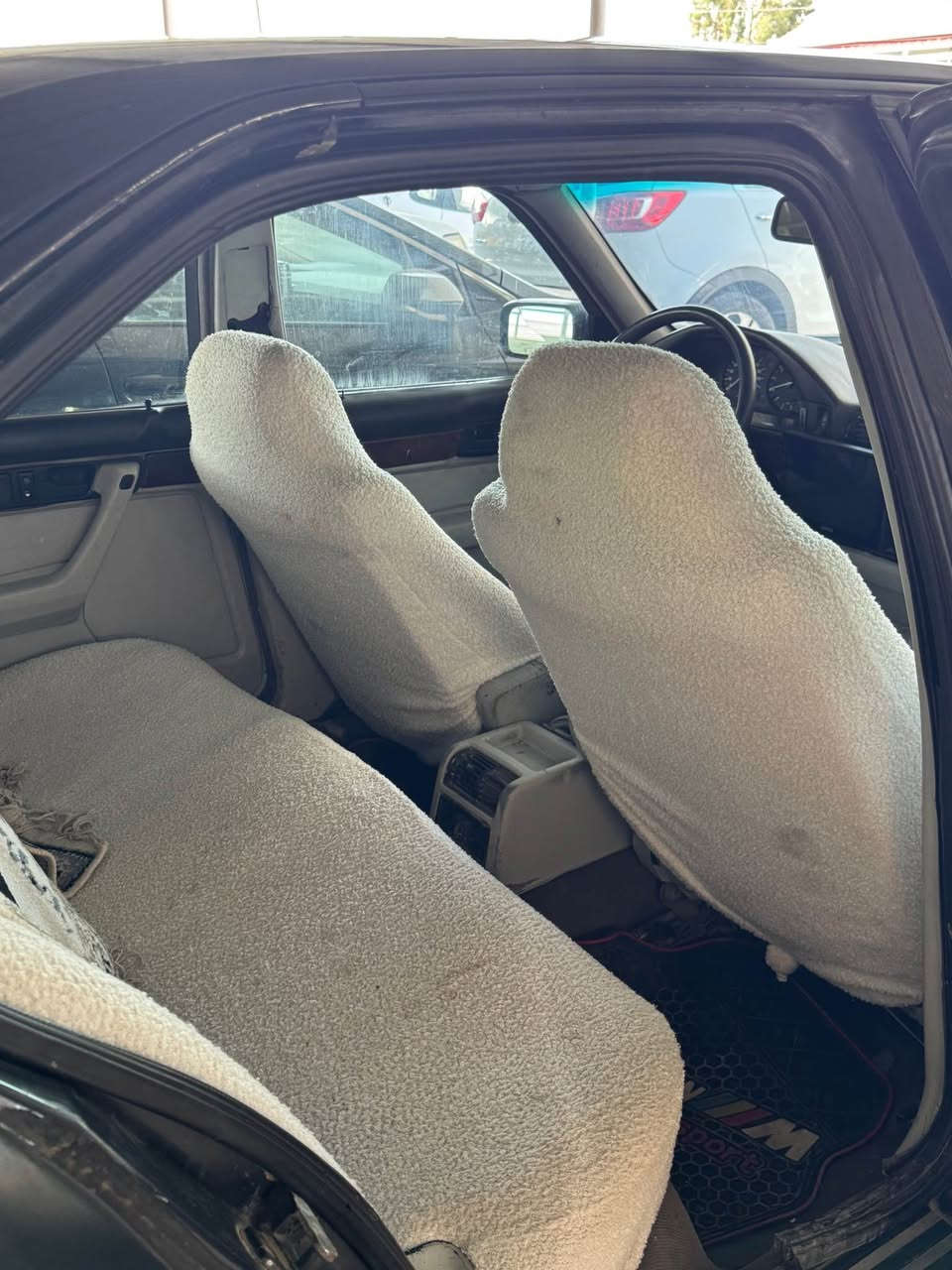 BMW 1990
رقم دهوك تحويل و وكاله شرط 
عليها 4 ورقه غرامه ينزل سعر 
سياره حجم٥٢٠ گير عادي كپس 
تبريد شغال 
تايرات و ويلكب جديد
تخمات و كهباء شغال 
سياره داخل حليبي مرطب 
لايتات حلقه گدام 
بخ جماليه مابي ضربه نهائي 
 عنوان شيخان 

***********
سعر ٤٢ و مجال شيخان, نينوى
