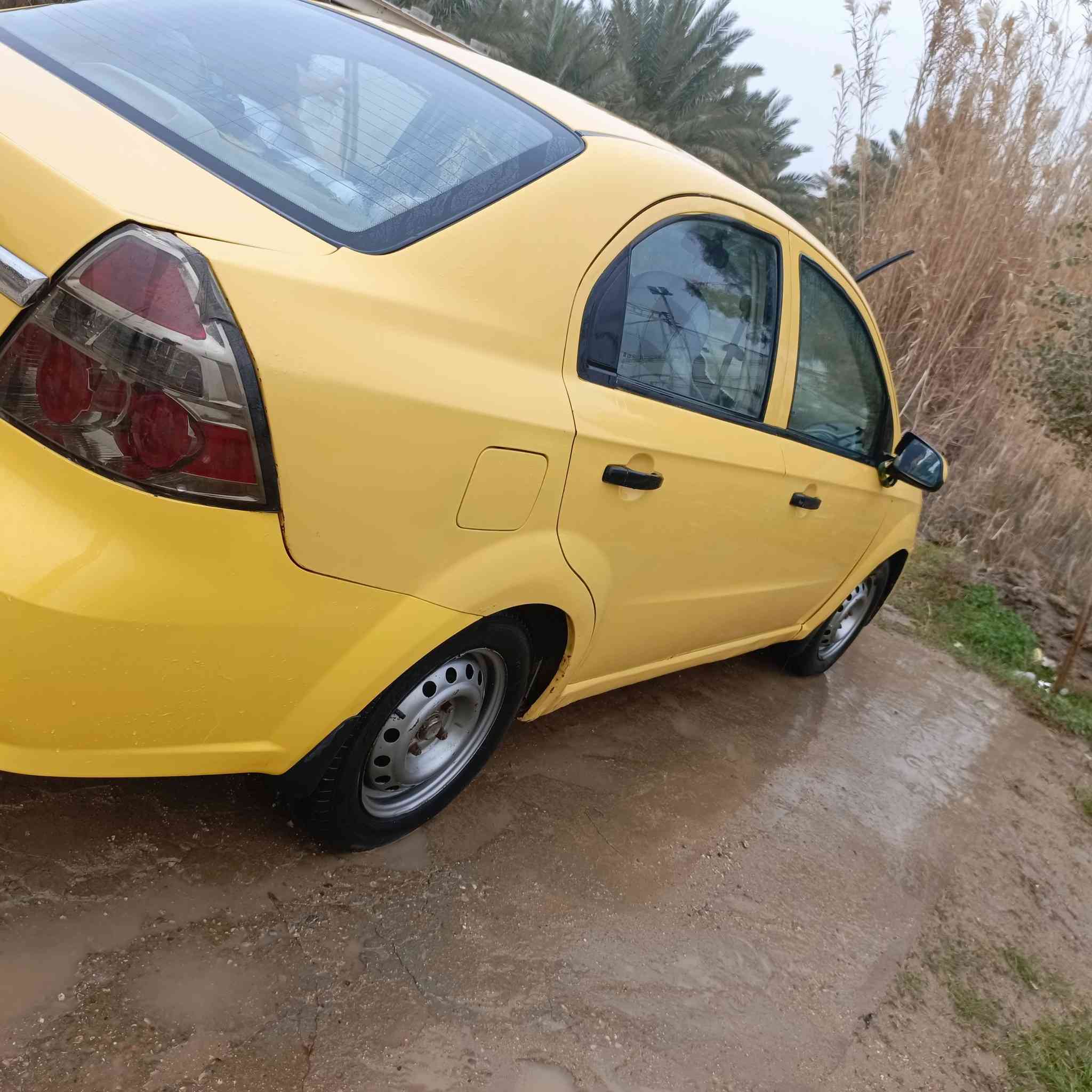 السلام عليكم. اڤيو 2011 شركه عامه(صفره بلاد) حادث فقط چاملغ امامي  گير مكينه كفاله مكان السياره ديوانيه دغاره. ***********
