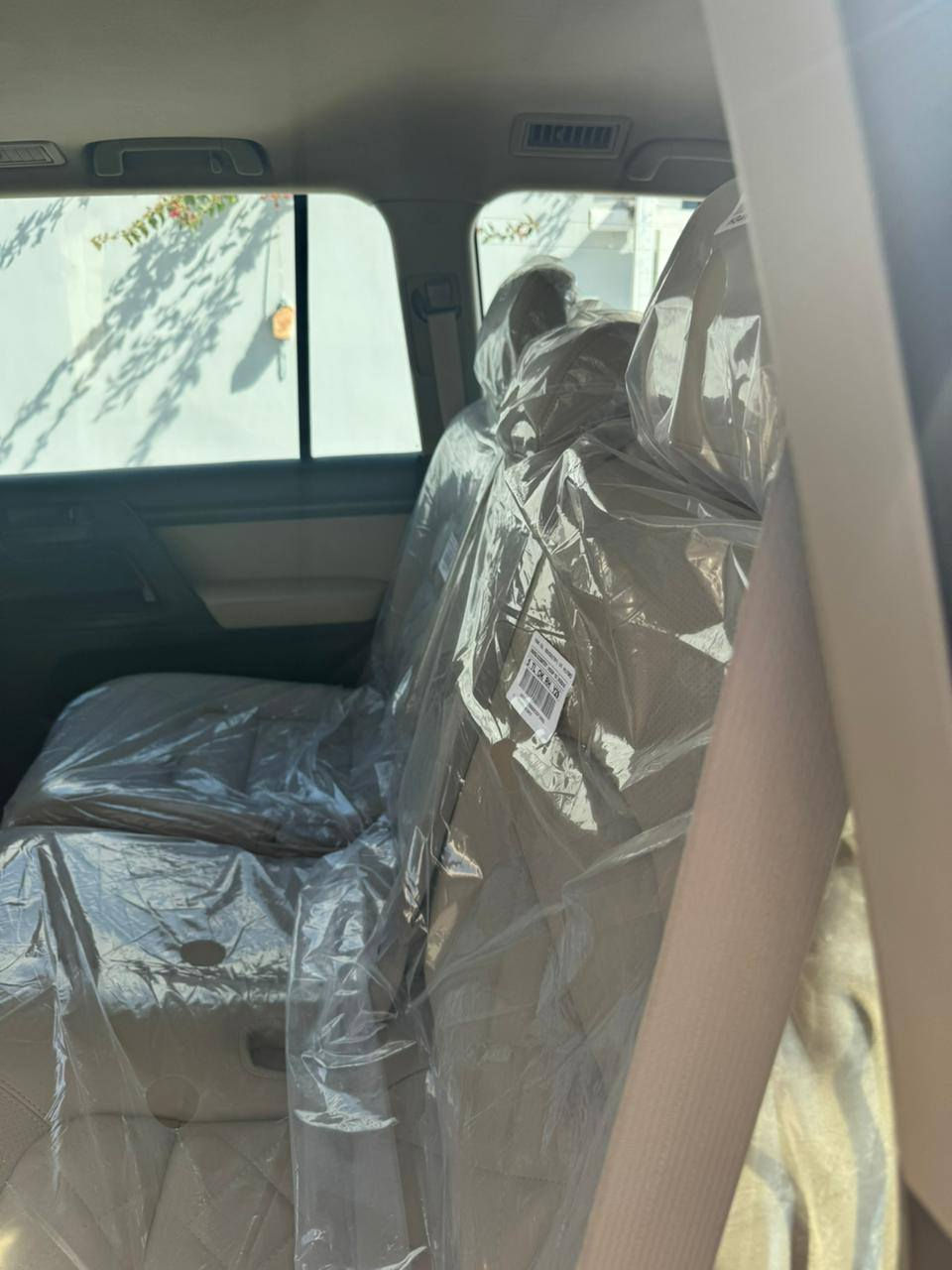 لاندكروزر 2011ستينية ابيض صدفي ماشية 200علية إدامة كاملة سيارة مكفولة عدة هاذ لبسونار تحويل ثاني بسمي السعر 330وبي مجال بسيط ***********
