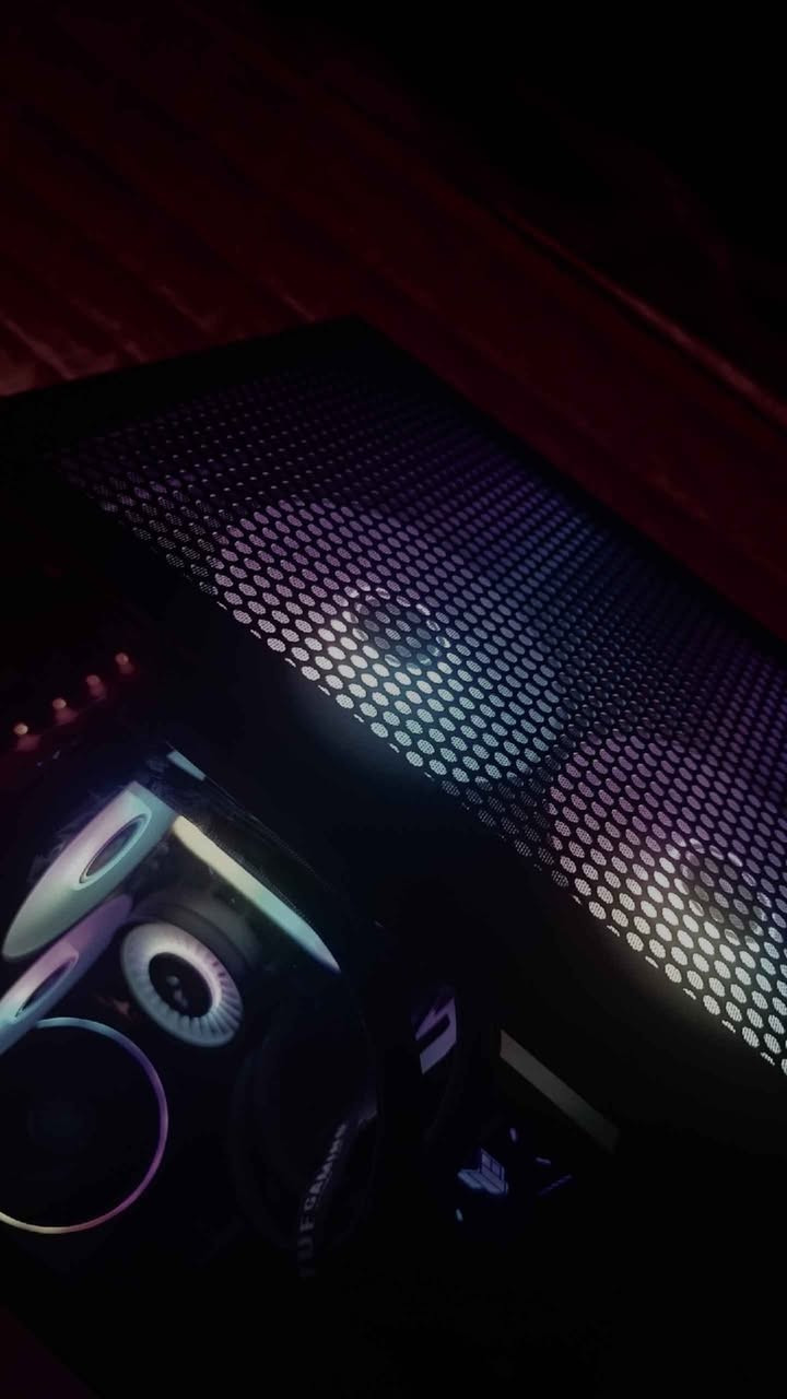 Case: Nzxt h5 flow
Motherboard: asus rog strix z790 wifi ii dr5
Cpu: i5 12600k
Gpu: asus tuf gaming 5070
Cooler: artic frezer iii 240m rgb
Ram: corsair (2×16) 32gb 6400 ddr5
Ssd m.2: lexar nm790 2tb
Power supply: msi mag 850watt 80gold
Fan case: artic 240m
1750$ m3amala🤍 السليمانية, العراق


**إذا كنت صاحب هذا الإعلان وتريد حذفه لأي سبب، رجاءا أرسل رسالة إلى الدعم الفني**