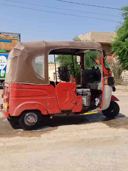 سلام عليكم تكتك موديل22رقم وسنويه مجفتة ولبدي شوف العين بي خياسات شوي السعر 8 الرقم ***********
