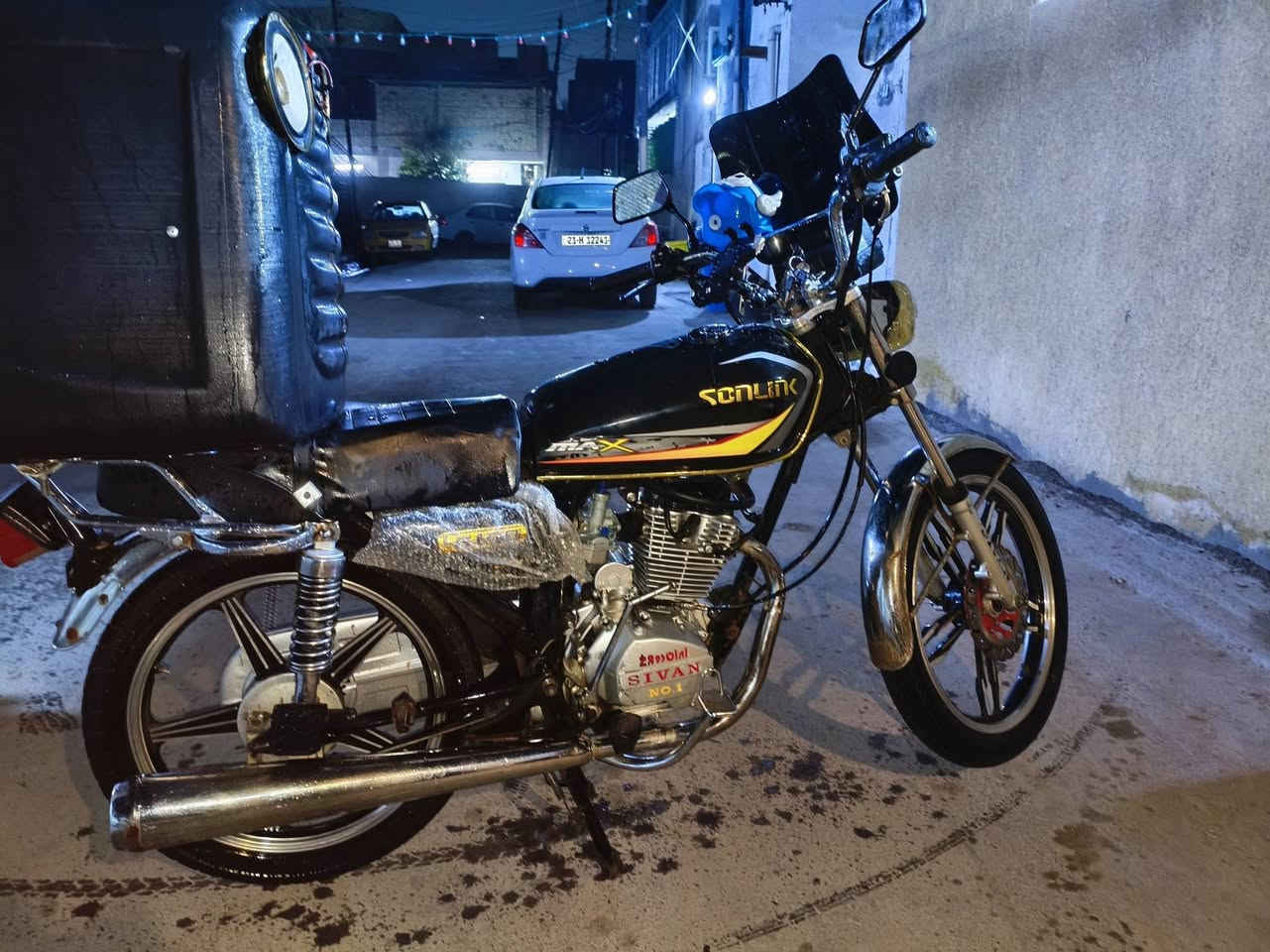 دراجه سيفان 5 كير شغاله نكرة سلف مداريها بالدهن دراجه كلش حلوة ونضيفه مكينتها ناعمه ما مفتوحه موديل 2023  وياها صندوق دلفري بي سيستم دمام شغال بس نقصه كارت ب13 الف و وياها خوذة من شركة سيزر ب800 الف 
دراجه مابيها اوراق اكفلك سرقه وعشاير تجي تاخذها من باب البيت 
مكاني بغداد الامين الثانيه
***********
