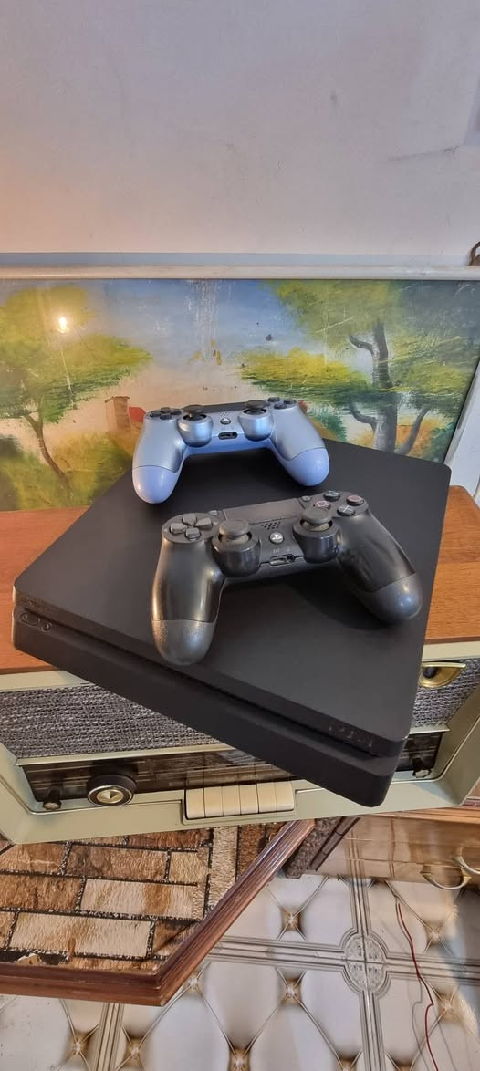 .
السلام عليكم  
جهاز ps4  سلم مهكر نظام 9.00  افضل نظام 
وأسرع تهكيره مال مكتب نبيل ثلاث ثواني يتفعل 
مساحه 500 GB يحتوي الجهاز 13 لعبه 
الجهاز نظافه تامه % 100 مامفتوح ولا مصلح نهائيا 
كامل بدون نقص جويستكات ثنين شغالات بدون مشاكل 
عنوان بغداد الشعب للاتصال او واتساب ***********
