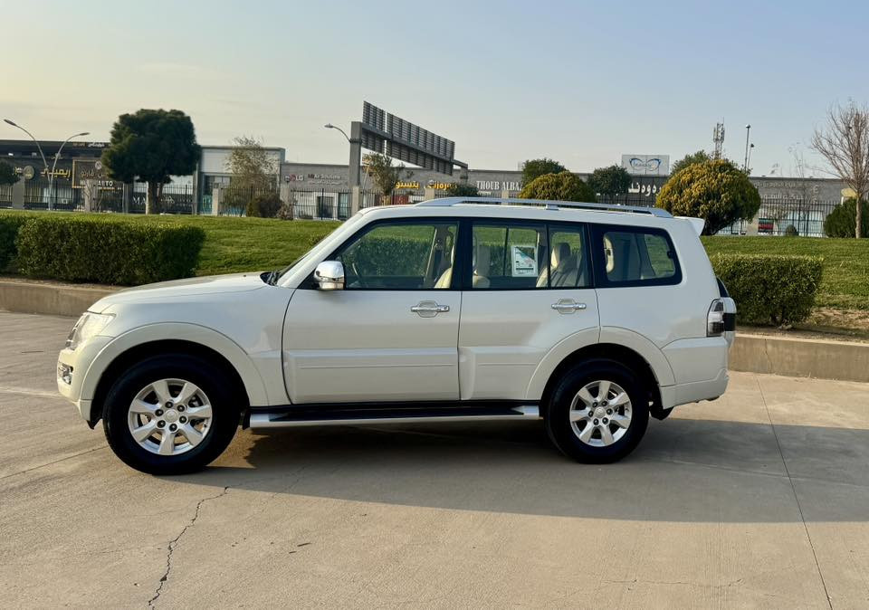 ميتسوبيشي باجيرو موديل ٢٠٢٠ سنوية بأسمي جديد رقم جديد محرك ٣٥٠٠ ماشي ٣١ الف كم نصف مواصفات محرك كير بشرط محرك مامفتوح سيارة مكفول بدون صبغ بدون تعديل بدون رصعة بدون حالوب بشرط سعر ١٩٠ ورقة و مجال مزيد من معلومات رقم موبايل// ***********
