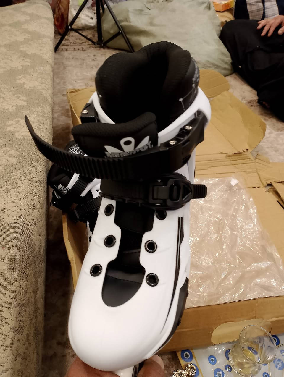 سكيت للبيع كسر كارتونه 25 قفل *********** بغداد جسر ديالى الجديد الكرغوليه
