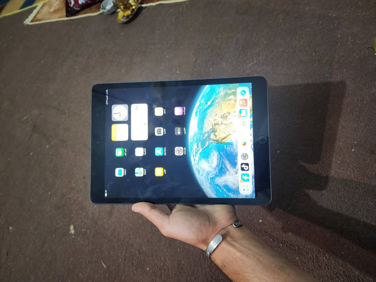 ايباد ٩ ذاكره ٢٥٦ بطاريه ٩٠ بعده بضمانه ملحقاته شاحنته والكارتونه تقريبا موجوده مكاني نجف كوفه ***********
