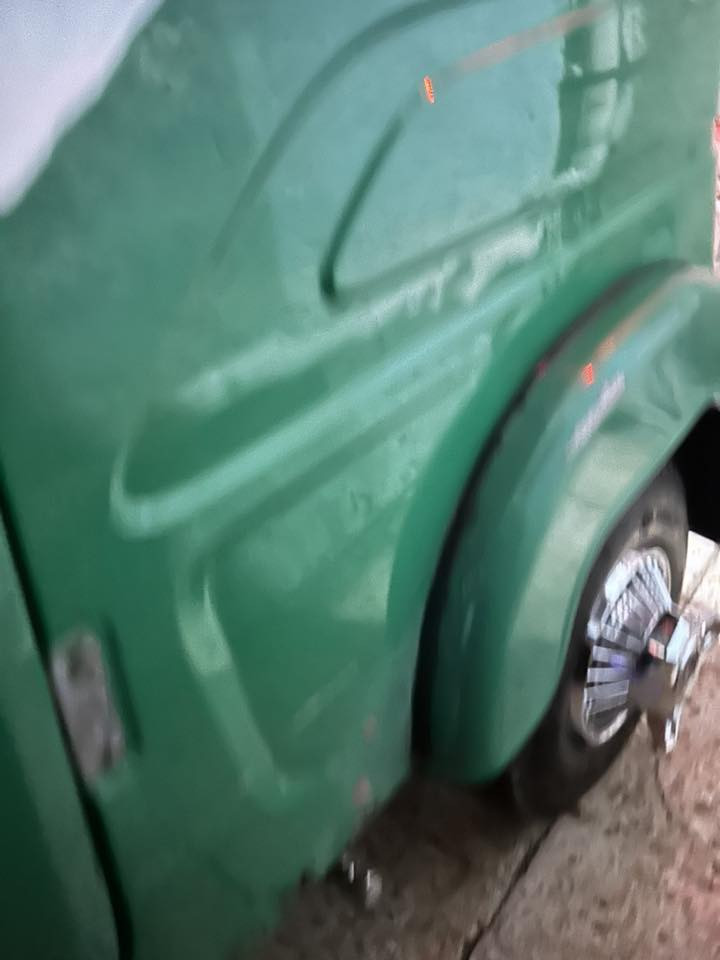 السلام عليكم تكتك موديل 2023 رقم وسنوية نكليزي ‏ملاحظات موجودة داخل الصور عنوان بغداد مدينة الصدر 
***********
