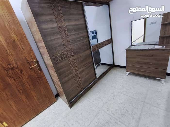 شقه مؤثثه للمسافرين والزوار والعوائل المحترمه ١٠٠ م طابق اول غرفتين وصاله ومطبخ جاهز وصحيات طاقه شمسيه بدون انقطاع سبالت انفيرتر مع انترنيت غزاليه حي العباسيه الهياكل سابقا شارع ٢٠ تجاري جنب أسواق أميره قرب سريع المطار ٢٠ دقيقه عن المطار كاظميه ١٠ دقائق منصور ٥ دقائق متوفر جميع الخدمات اسواق غذائية مطاعم مجمع طبي صيدليات واتساب *********** بدون دلاليه شهري مليون
اسبوع ٣٠٠
