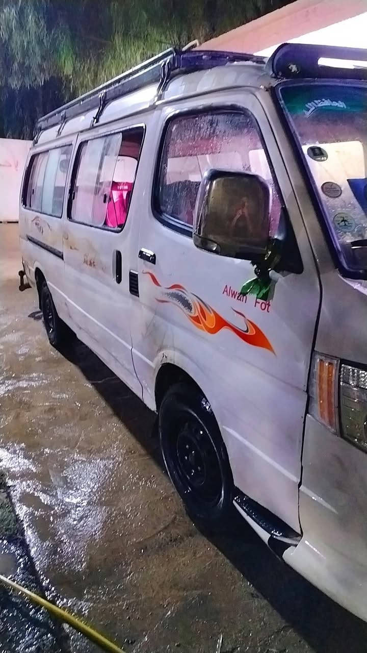 السلام عليكم كيا فتون السعر 55 محوره وانجناعم 2400 2011 السياره هزه جديده ارقام  راح استلمها عقب باكر مصفره هيئه ومرور سياره مقفوله ***********
