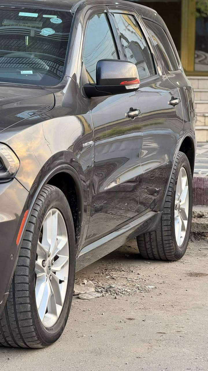 دورنكو ار تي ٢٠٢١ للبيع فقط
السلام عليكم، التفاصيل كاملة مذكورة للجميع والنقوصات محسوبة بالسعر 
دوج دورنكو ار تي ٢٠٢١ 
محرك ٨ سلندر ٥٧٠٠ گير ٨ سرعات  
سبعة راكب كشنات جلد ومخمل تدفئة كشنات وستيرن 
والسايق ميموري وضعيتين ، 
فتحة سقف وشاشة جبيرة وشحن لاسلكي  
 ماشية ٨٥ الف كيلو متر 
السيارة نظيفة داخلة كلين تايتل 
هنا بالعراق حادثها تبديل باب خلف الصدر بدون ايرباك السيارة كل ايرباكاتها سليمة  
وبيها مكانات طخات بارد موضحة بالصور وطخة بخشم البنيد مامصلحة وهم موضحها  
السيارة نظيفة وحلوة ومابيها اي خلل 
نقصها اشارات اللدات الامامية عاطلة، والسلايد تبديل بلاستك ودبل امامي بي صوت خفيف 
مكانها النجف الاشرف 
السعر ٣٠٥ ورقة وبيها مجال  
صور الضربة والبارد قبل التصليح عالواتساب 
***********
