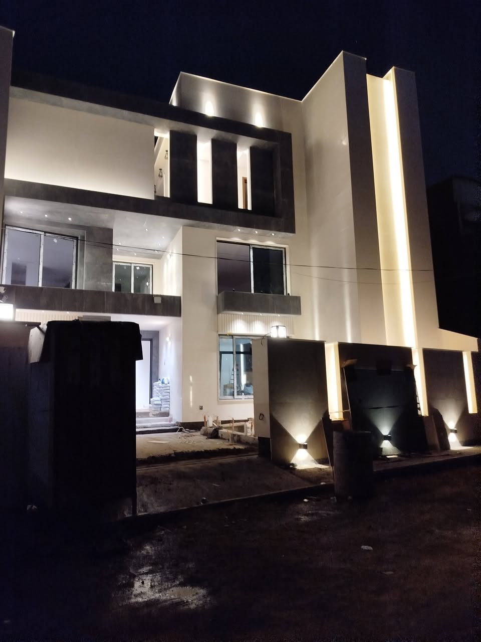 السلام عليكم تأسيس الكهرباء سيمنز بايب وعمل جميع البوردات صيانه حسب الطلب أبو أيهم الكهربائي *********** واتساب
