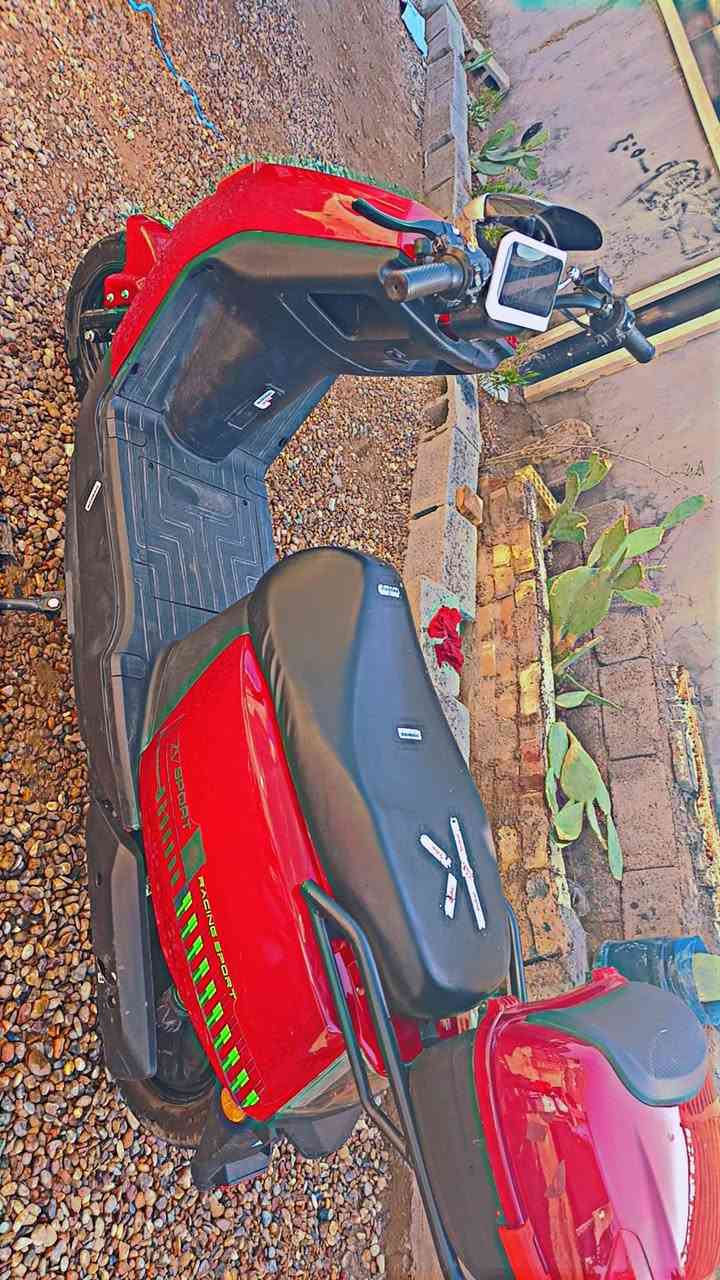 سلام عليكم 👈دراجه شحن للبيع
1.نوع الدراجه سبورت 🥉🏍
2...بطاريات كبار 🚨
3..الدراجه خير من الله ☢️
4..اشاير يمنه ويسرا ♌
5...تايرات جدد 🚯
6... لايتات زنون عالي وناصي 🚸
7... دبلات دهن 🛐
8.. شاشه ديجتال تقرالك المسافة لكيلو متر 🔇
9... مثبت سرعه🚀
10... بيهه P رجوع إلى الخلف 🔙
11... اشاشه تقرالك العطل الذي يحصل في الدراجه🎮
12..سرعت الدراجه 50حقيقي 🎧
13... عدد البطاريات 5 خير من الله 🚿
14.. المسافة الذي تقطعها الدراجه 60كلو متر حقيقي 🧭
15 .. على النمر 1 تقطعها 60
16.. على نمر 2 تقطعها 50
16.. على نمر 3 تقطعها 35
17..الدراجه 3 نمر بيهه
18.. مراياتهه موجوده زوج
19... دبل بصمه وسويج 🔑
20.. تشغيل عن بعد
21... الدراجه قبل شهر من ماخذهه الدراجه جديده
ومعتني بيهه أمانه الله  بيهه شخوص خفيفه جدآ
شاحنته الأصلية 🔌
💰
بركات دهن بريك بلبكان ⚙️
الموقع.. كمير قرب جزيره السياحية
الهاتف.. ***********واتساب فقط
السعر 600بيهه مجال على حك الجيه ومايكون خاطرك 💸💸
مستعجل على بيعتهم لأن عندي حاله طارئة والله
