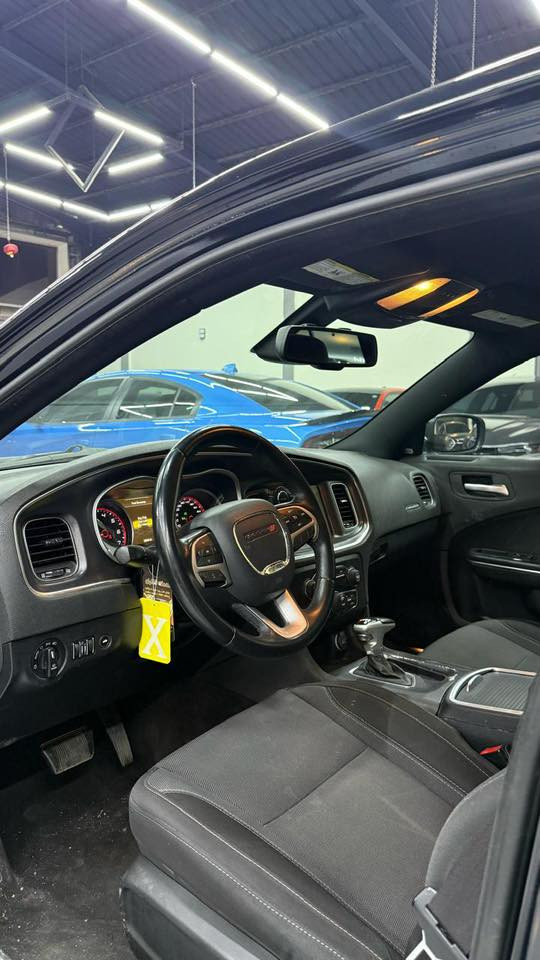 جارجر لون اسود 2016 
‎كلين تايتل كندي 🇨🇦 sxt رقم اربيل بسمي تحويل مباشر 
‎موصفات 
‎محرك 6 سلندر 3600
‎تو ويل 
‎شاشه كبير   
‎نظام صوت الباين 
‎كشنات حضن تدفئه 
‎ويل بلادي ١٨ اصلي  
‎ماشيه ١٢٢ 
‎مكفوله كفالة عامة 
‎مكاني الموصل سعرها 215 ورقه وبيه مجال ‎
رقم ***********
