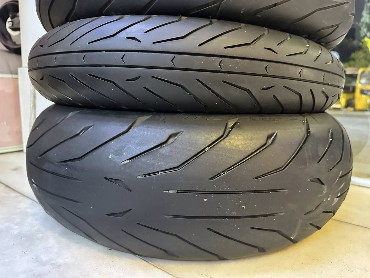 تايرات ١٩٠
كمية محدودة 
للحجز واتساب فقط
***********
