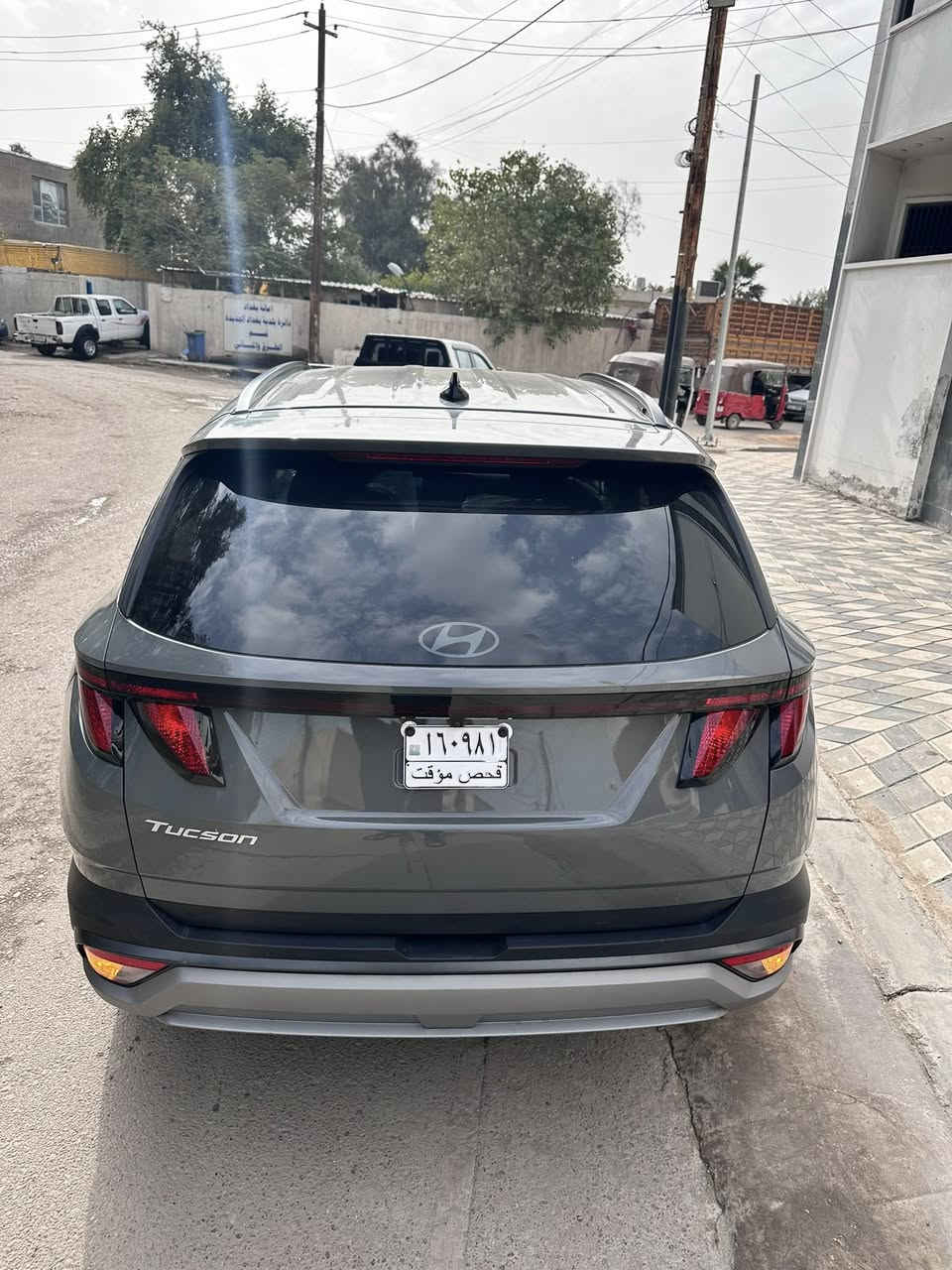 سلام عليكم 
اللهم صل على محمد وال محمد 
توسان ٢٠٢٥ 
Tucson 2025 sel
وارد امريكي 
حادث بارد قليل في الجاملغ الامامي  
و باقي تفاصيل السيارة سليمة ( مكفولة ) 
المسافة المقطوعة (2) mi زيرو بعدها 
مواصفات 
تدفئة كشنات 
اوتو هولد
مانع انزلاق
تشغيل على بعد
جنطة كهرباء 
هاند بريك كهرباء 
كشنات كهرباء 
تبريد لمس 
سياقة ذاتية 
تحديد مسار 
رادارات امامي و خلفي 
مودات قيادة
تشغيل واطفاء ذاتي عند الوقف
مكان السيارة بغداد / الامين 
التواصل فقط واتساب او اتصال 
لا يوجد ماسنجر 
رقم الهاتف ‭٠٧٧٠ ٧٠٢ ١٨٢٨‬
