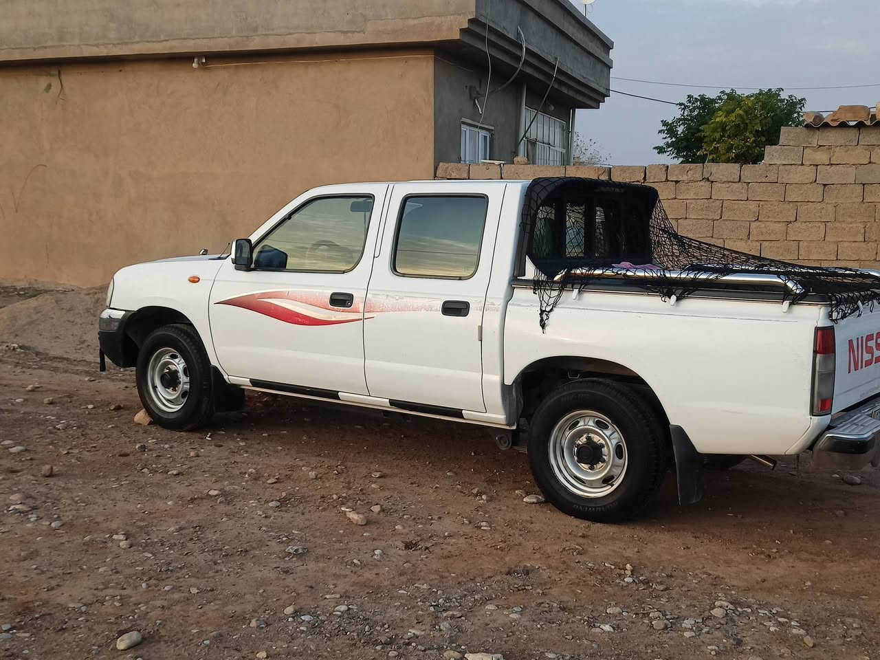 نیسان پیکاب بۆفرۆشتن2011تایلەندی ڕەقەم کەرکوک دەفتر بەنزینی هەیە سەنەوی تازەیە سیارەکە بەناو خۆمانەوەیە چوار تایەی تازەیە لەزگەی شەریکەی پێوە ماوە  دوو دەسی کردووە لەشەریکەوە گێرو مەکینەو اکسل بەناو کردنی هەمووی بەشەرت سبووغی نیە بەس ساردی هەیە قفل مەرکەزی جام کارەبایی.
***********
