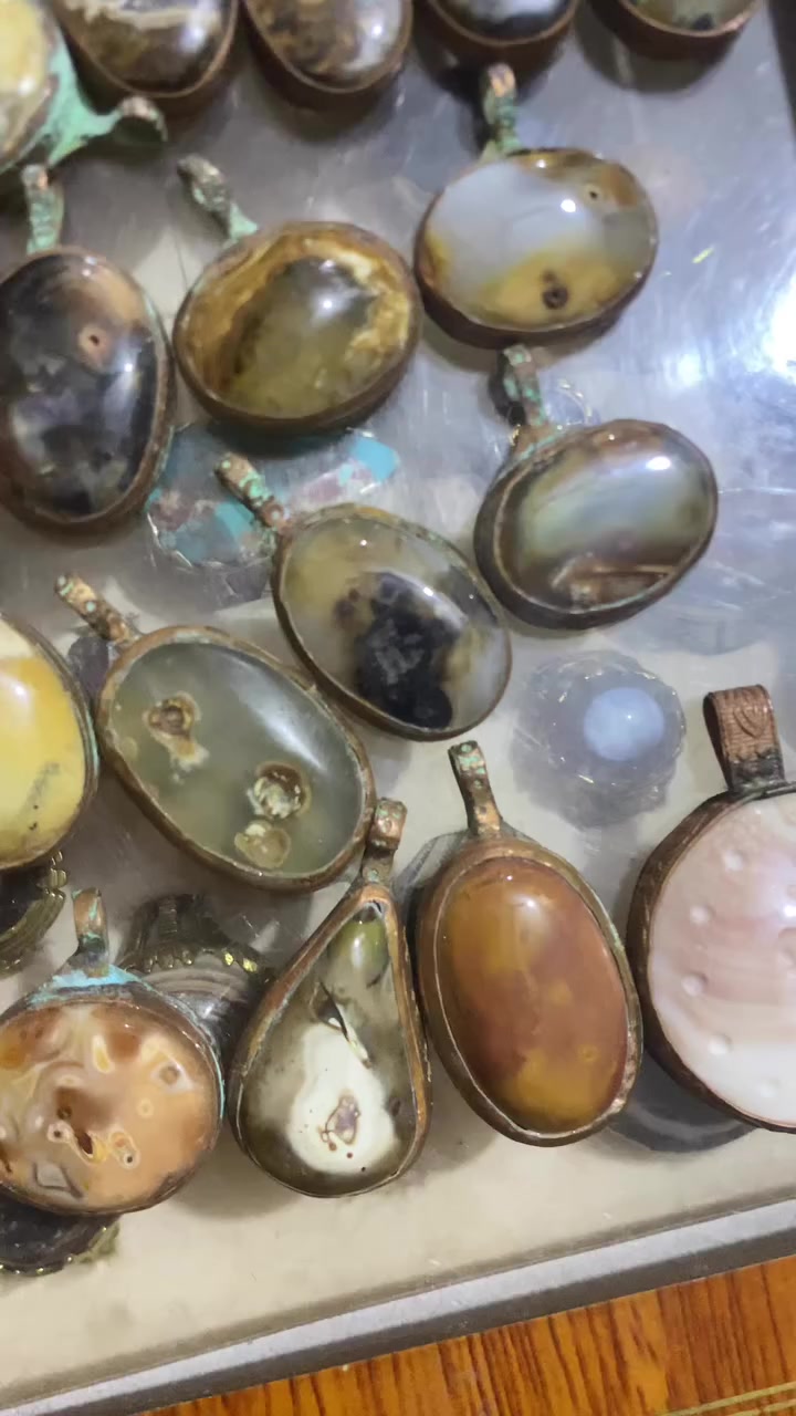 من رخصتك الأخوه الكرام 
احجار كريمة  تحف فنيه قديمه روحانية وطاقه 
شغل نحاس  مطلسم أمامكم


**إذا كنت صاحب هذا الإعلان وتريد حذفه لأي سبب، رجاءا أرسل رسالة إلى الدعم الفني**